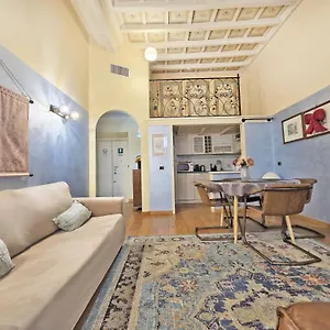 Splendid Pantheon Apartment Rome
